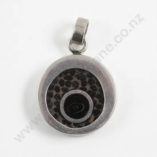 S/S Framed Black Fossil Coral Circular Pendant