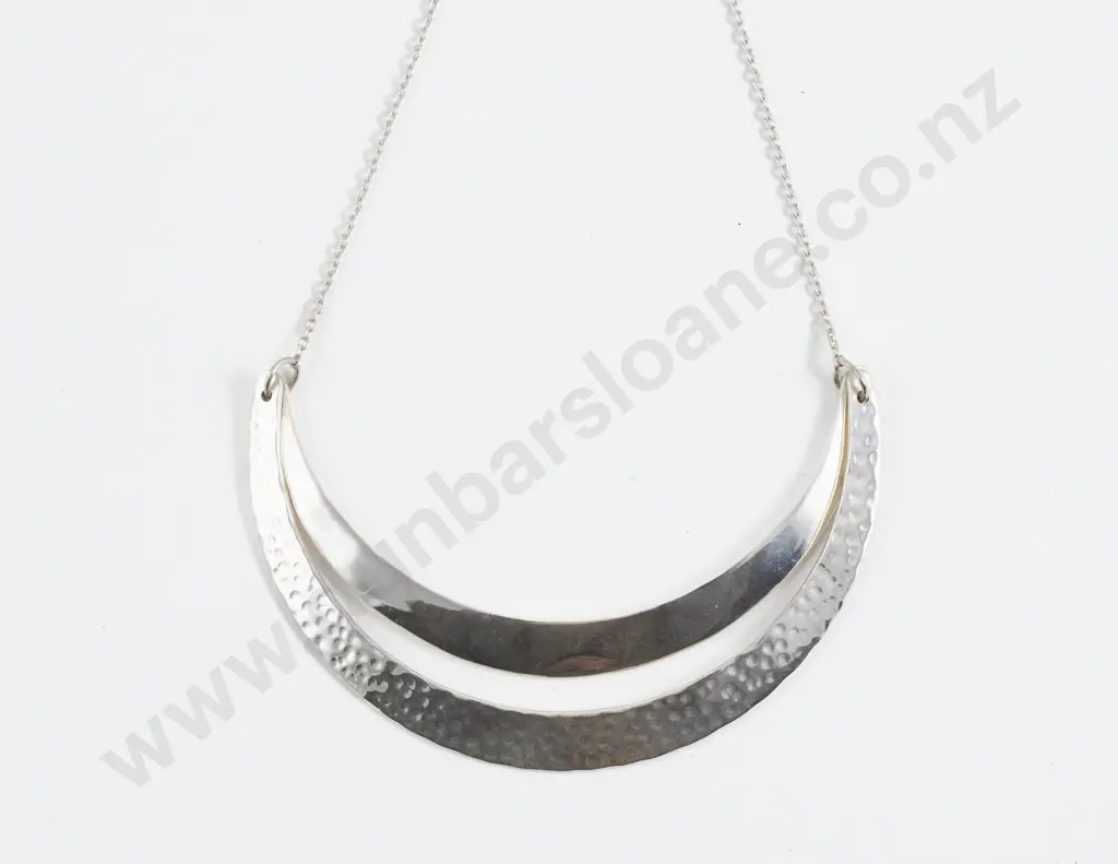 S/S Modern Crescent Pendant on Neck Chain Image 1++