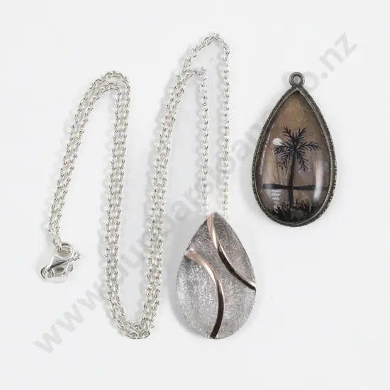 S/S Teardrop Pendant on S/S Neck Chain