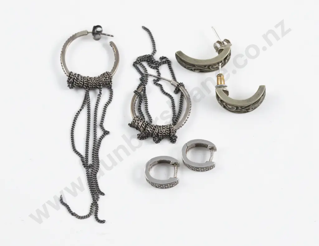 Three Pairs of S/S Earrings Image 1++