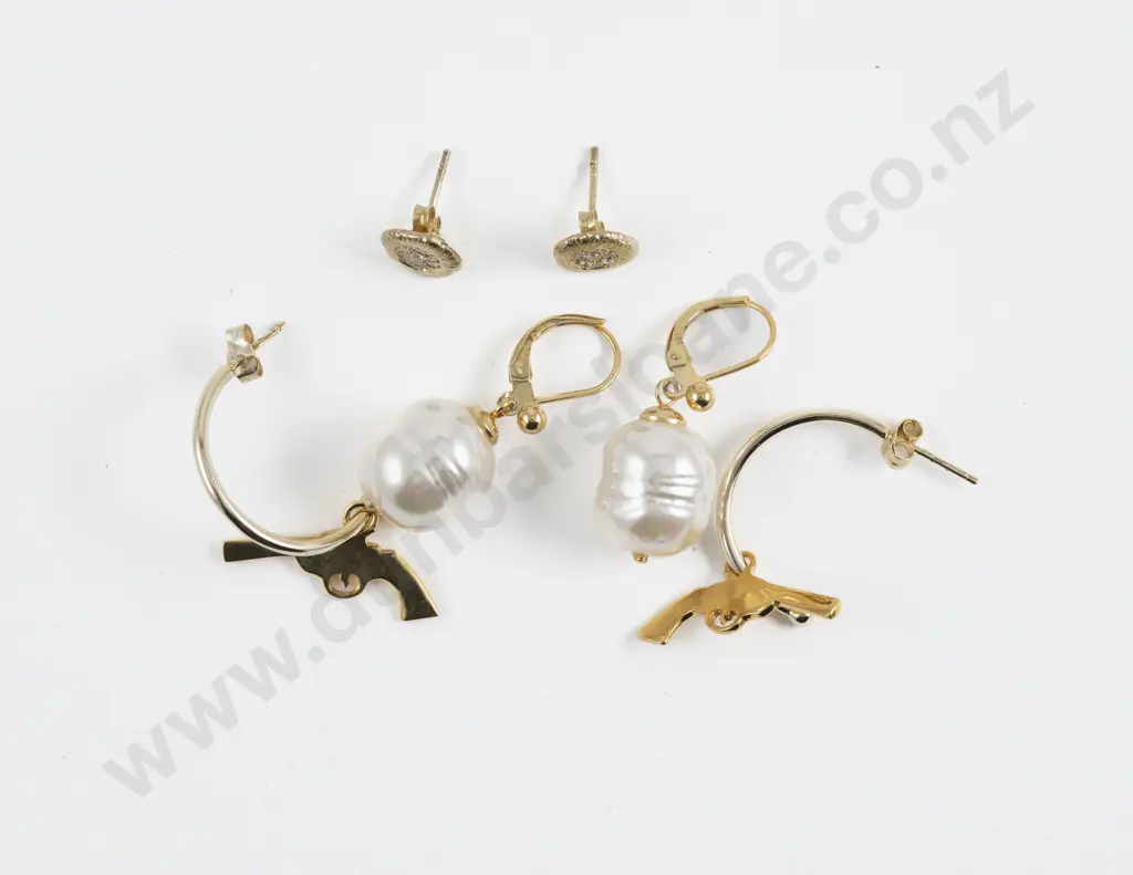 Three Pairs of Silver Gilt Earrings Image 1++
