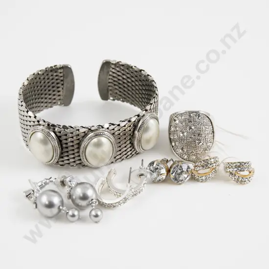 Swarovski Crystal and Imitation Pearl Pendant Drop Earrings