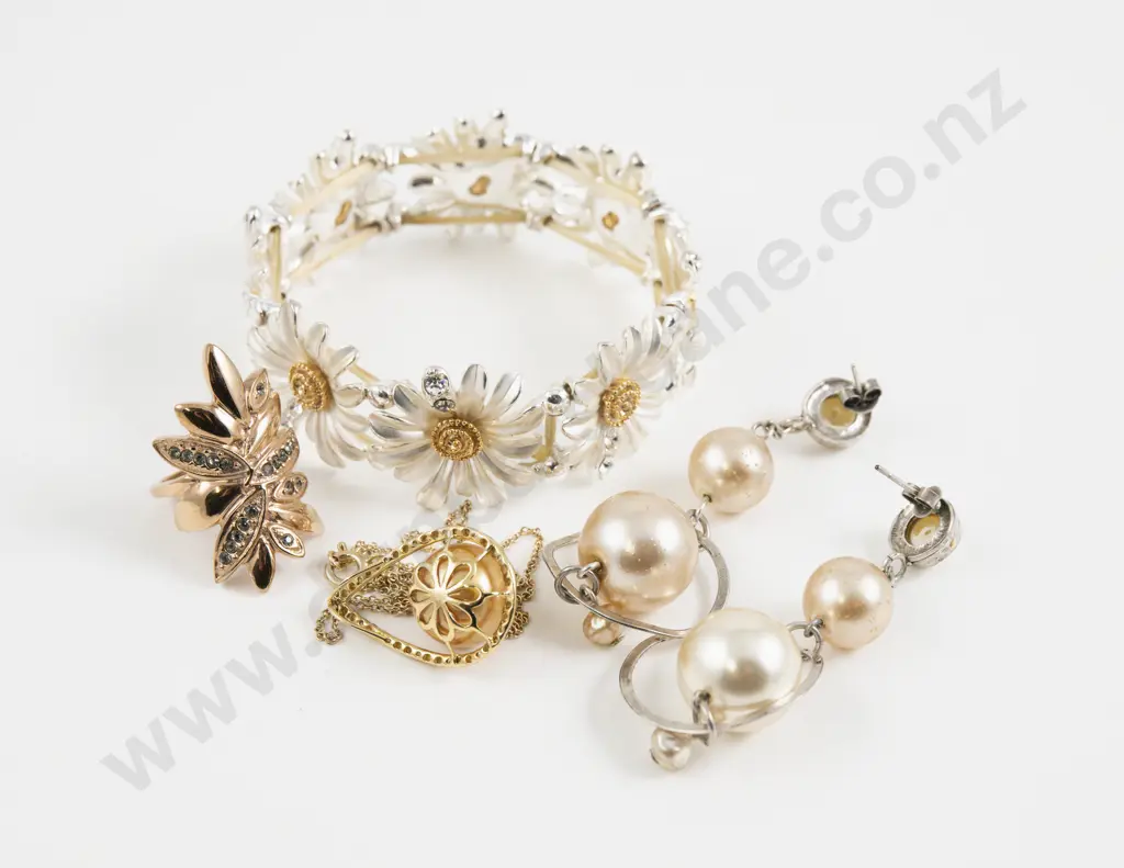 Dyrberg Kern Gold Plated Crystal Set Dress Ring with Assorted Costume Jewellery Image 1++