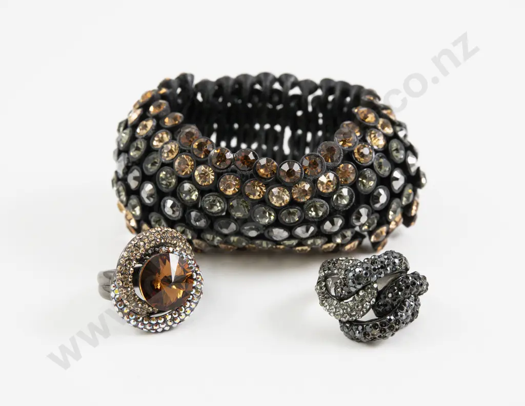 Rhinestone 'Bling' Costume Jewellery Bracelet with Two Dress Rings Image 1++