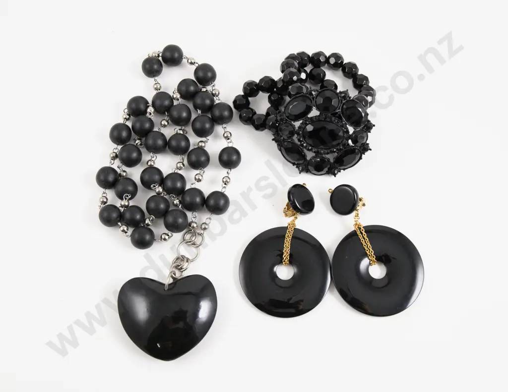 Trelise Cooper French Jet Bead Bracelet together with Necklace and Pair Earrings Image 1++