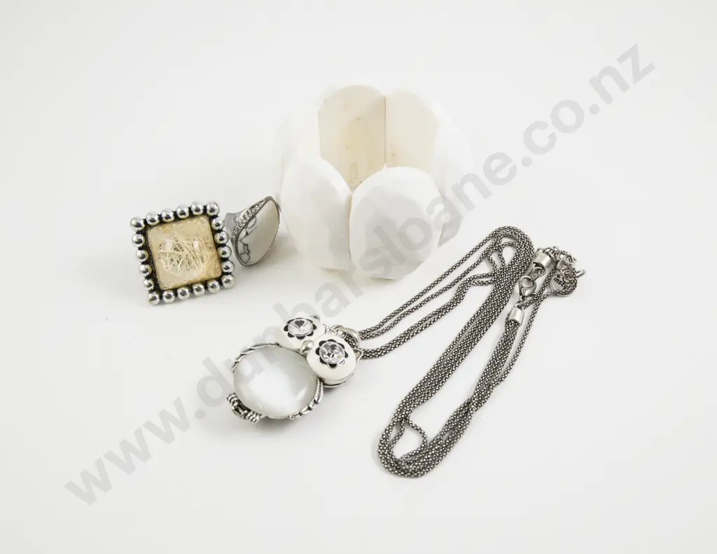 InStyle Fashion Gem Set Owl Pendant on Neck Chain with Two Dress Rings and Bangle Image 1++