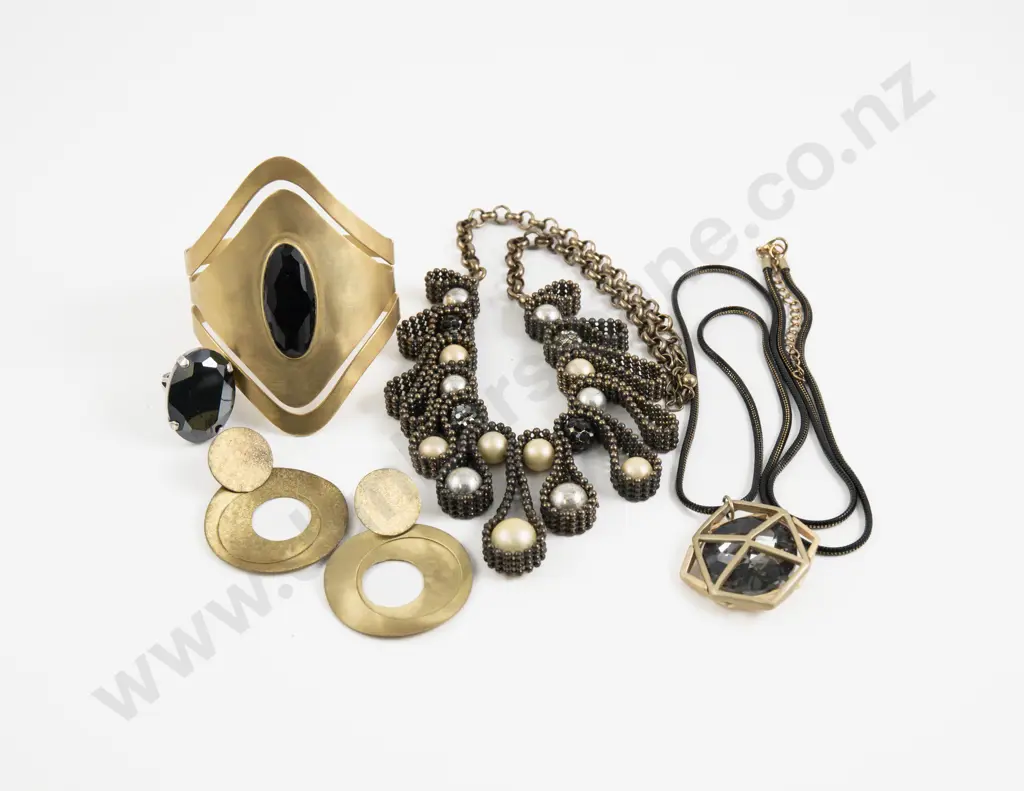 Collection of Assorted Gold Plated Costume Jewellery and Other Image 1++
