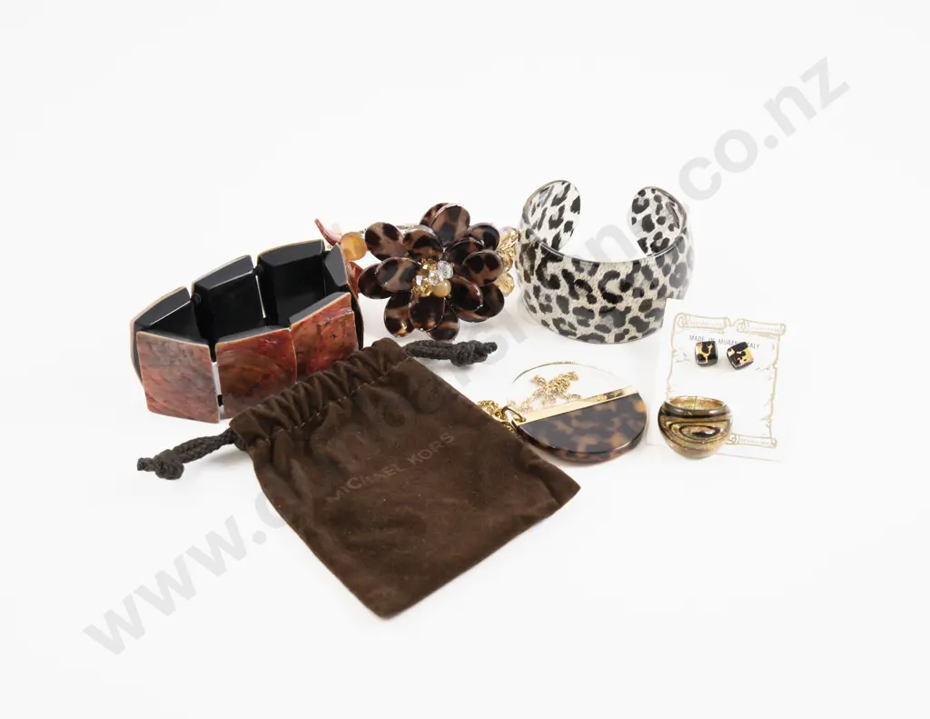 Michael Kors Circular Tortoise Shell Pendant on Gold Plated Neck Chain with Assorted Costume Jewellery Image 1++