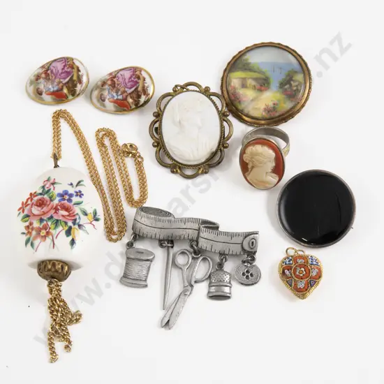 Collection of Assorted Vintage Costume Jewellery