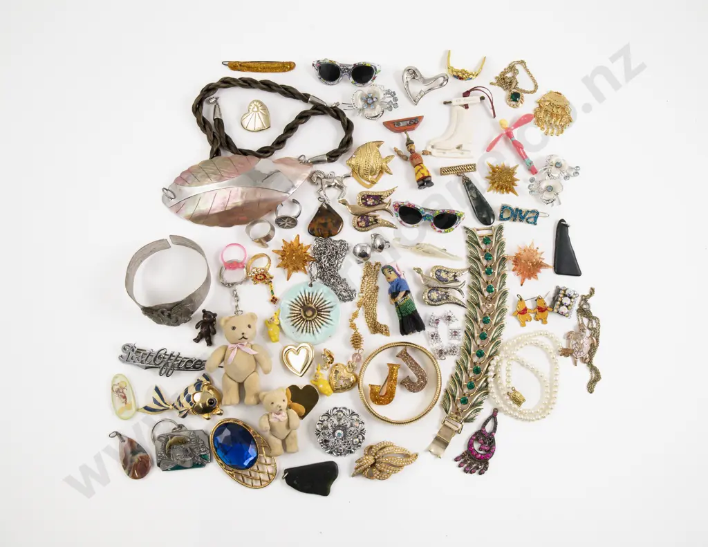 Collection of Assorted Costume Jewellery Image 1++
