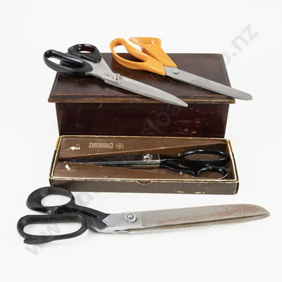 Pair Taylors Scissors Boxed Pinking Shears Two Modern Pair Scissors and Work Box