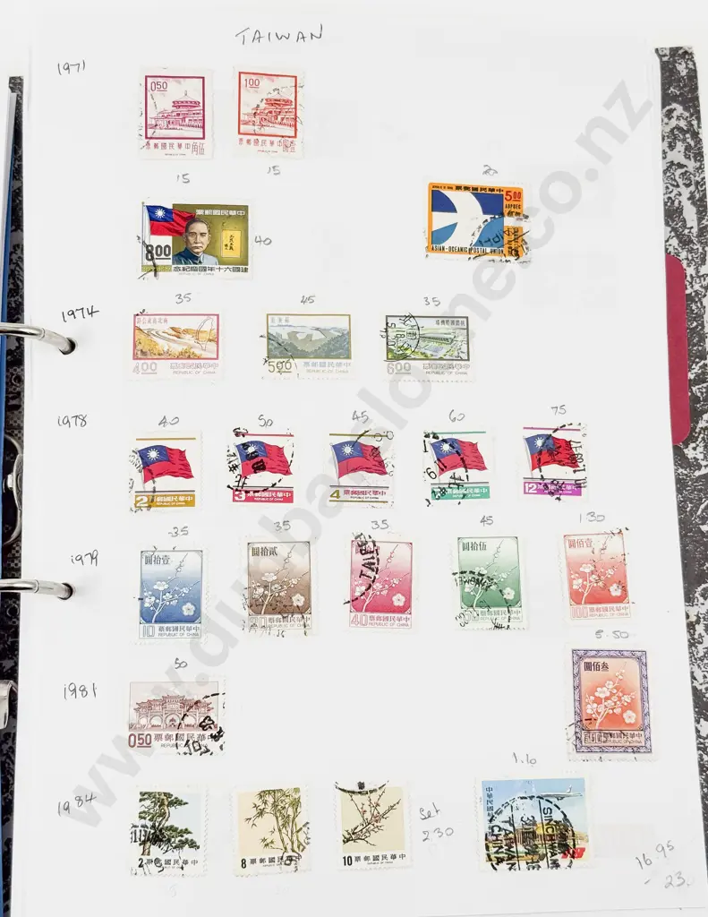 Folder World Stamps Chile to Gambia Single Stamps Image 1++