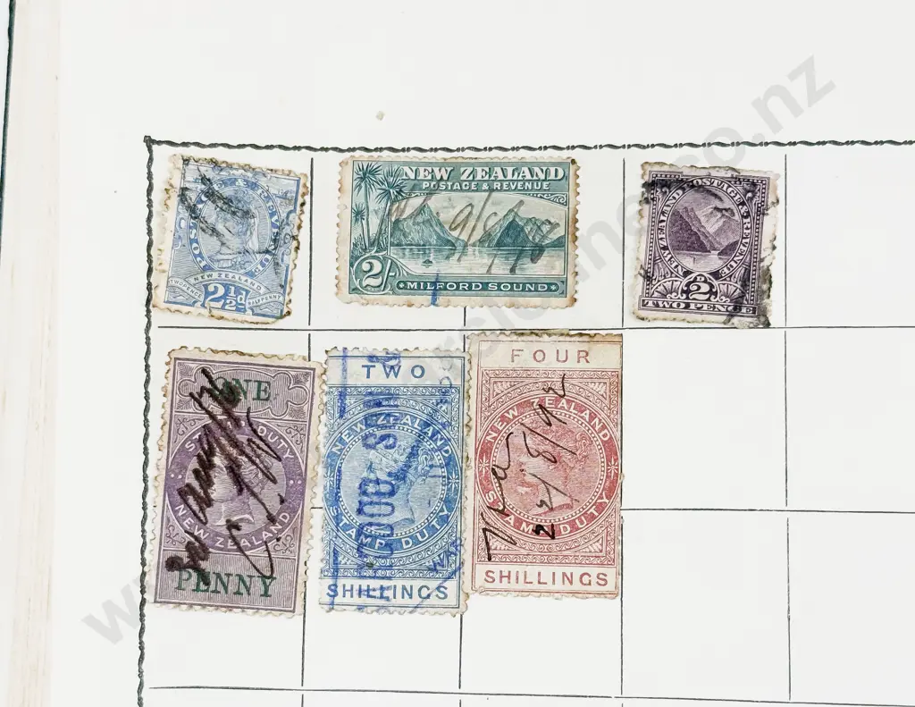 Three Small Vintage World Stamps Albums with NZ (few stamps) Image 1++