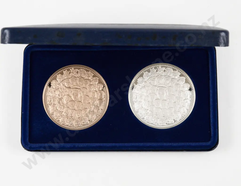 1978 Royal Commonwealth Society Coronation Commemorative Medals in Silver & Bronze #0271 Image 1++