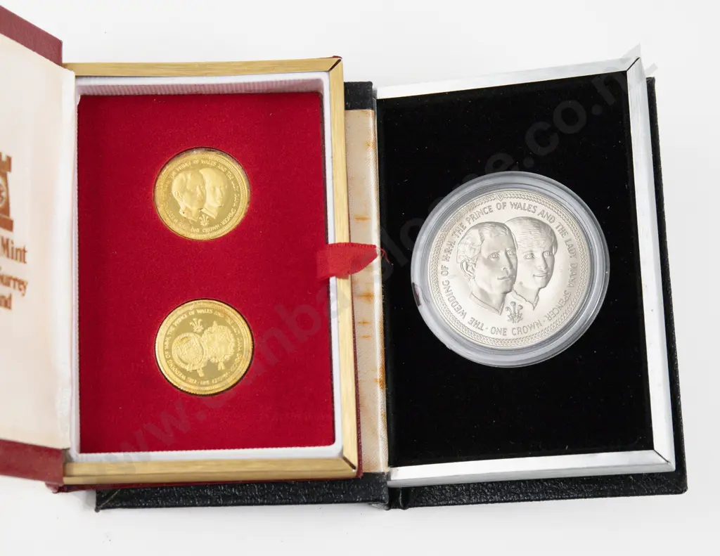 1981 Isle of Man Royal Wedding Gold (9ct) Crown Two Coin Set and Cupro-Nickel Crown Image 1++