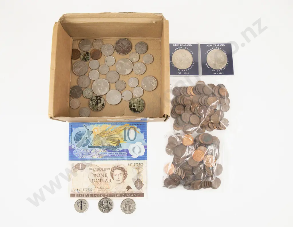 Qty NZ Decimal Coinage with $10 Millennium Note Two Commemorative Coins Image 1++