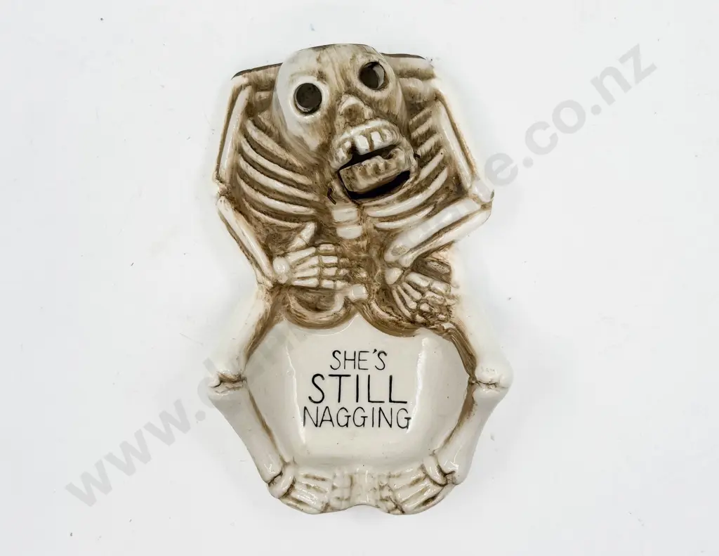 Japanese Novelty Ash Tray Image 1++