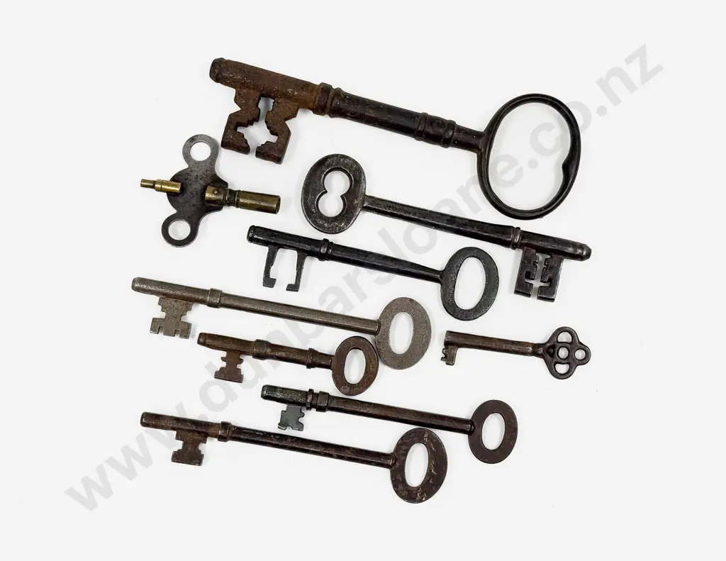 Qty of Assorted Vintage Keys Image 1++