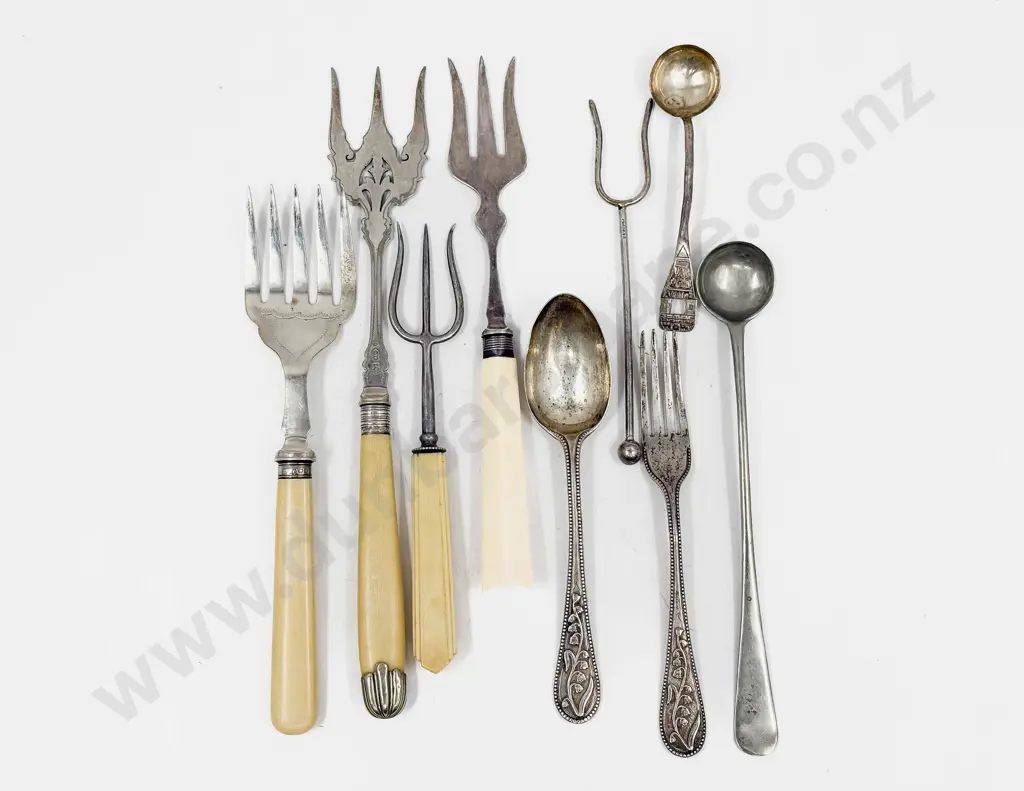 Qty of Assorted Bone Handled Cutlery with S/S Spoon Etc Image 1++