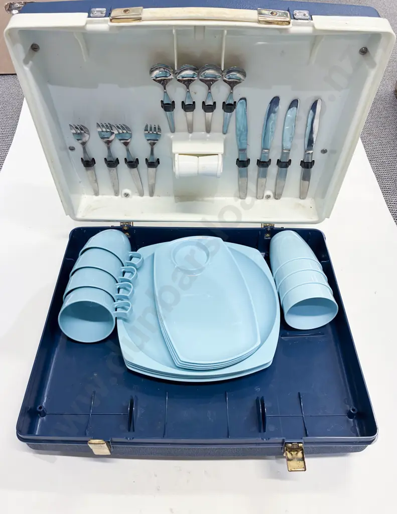 Vintage Cased Picnic Set In Original Box Image 1++