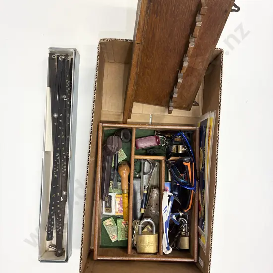 Box Qty of Assorted Including Vintage Lot Shoe Horns Spoon Horns Etc