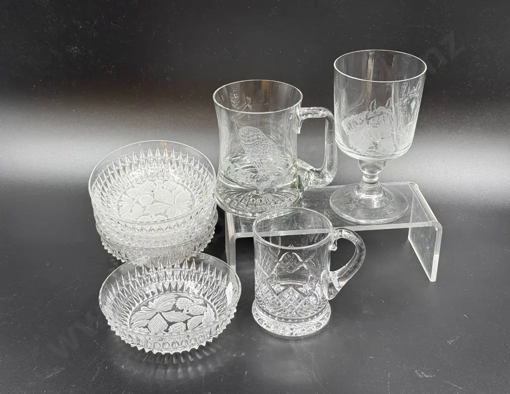 Small Qty of Assorted Crystal and Glass Ware Image 1++