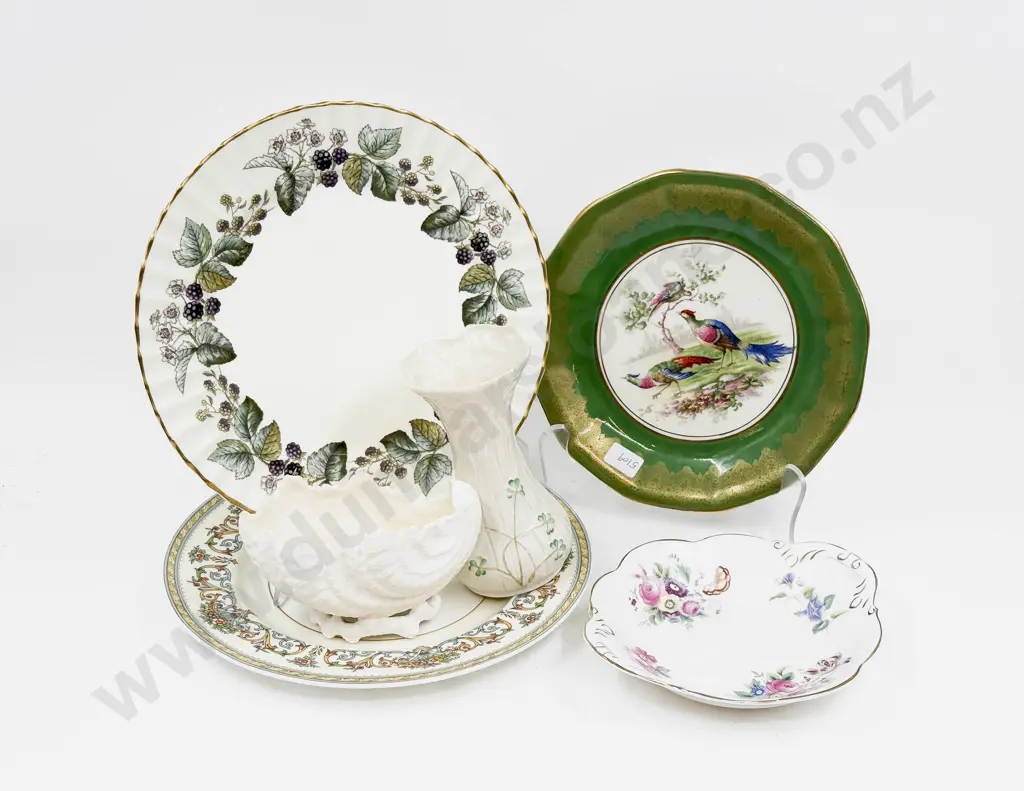 Colport Shell Vase and Balique With Assorted China Image 1++