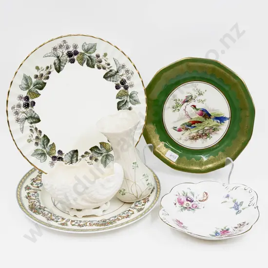 Colport Shell Vase and Balique With Assorted China