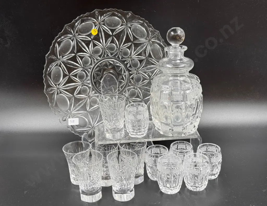 Small Qty of Assorted Glass Ware Including Decanter Image 1++