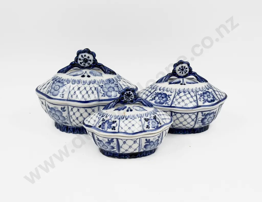 Graduated Set of Three Blue and White Lidded Dishes Image 1++