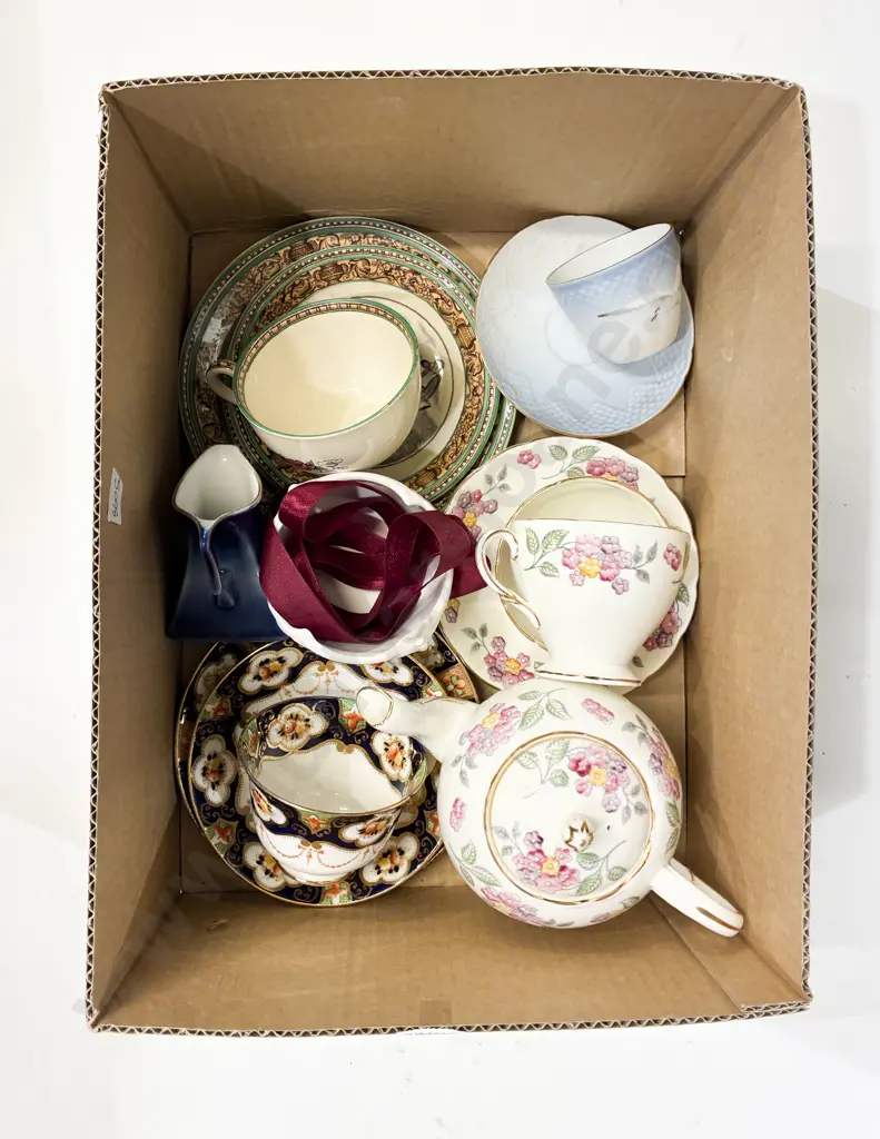 Box Quantity of Assorted Fancy China Image 1++