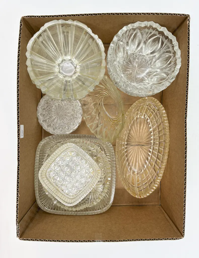 Box Qty of Assorted Glass Ware Image 1++