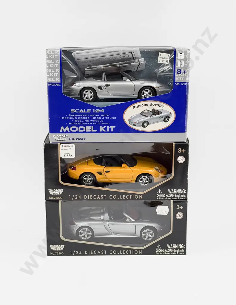 Two Boxed Motor Max 1:24 Scale Porsche Models and One 1:24 Scale Porsche Model Kit Image 1++