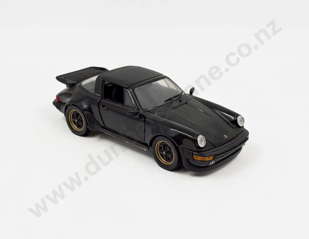 Franklin Mint Diecast 1:24 Scale Porsche 911 Carrera Targa Image 1++