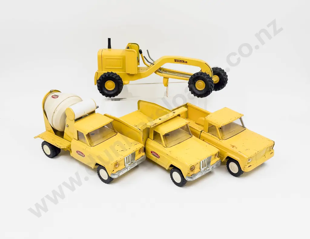 Four Tonka 1:18 Tin Plate Vehicles Image 1++