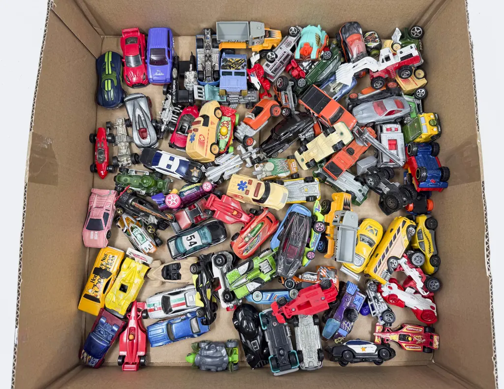 Qty Assorted Diecast Models Image 1++