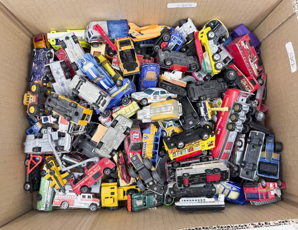 Qty Assorted Diecast Models Image 1++