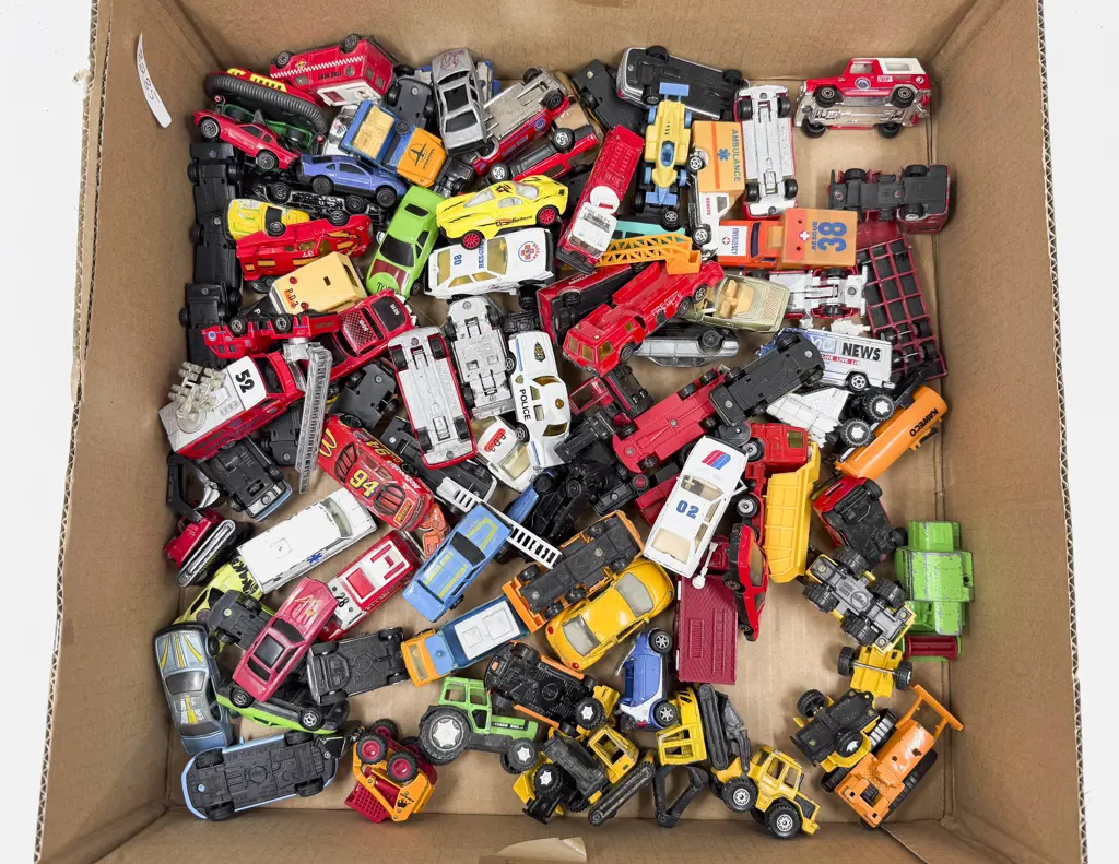 Qty Assorted Diecast Models Image 1++