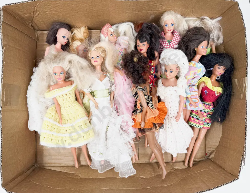 Qty Cindy Barbie and Other Teen Dolls Play Worn Image 1++