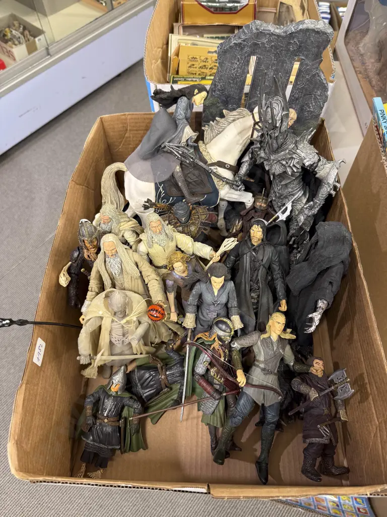 Collection of Lord of The Rings Action Figures Image 1++