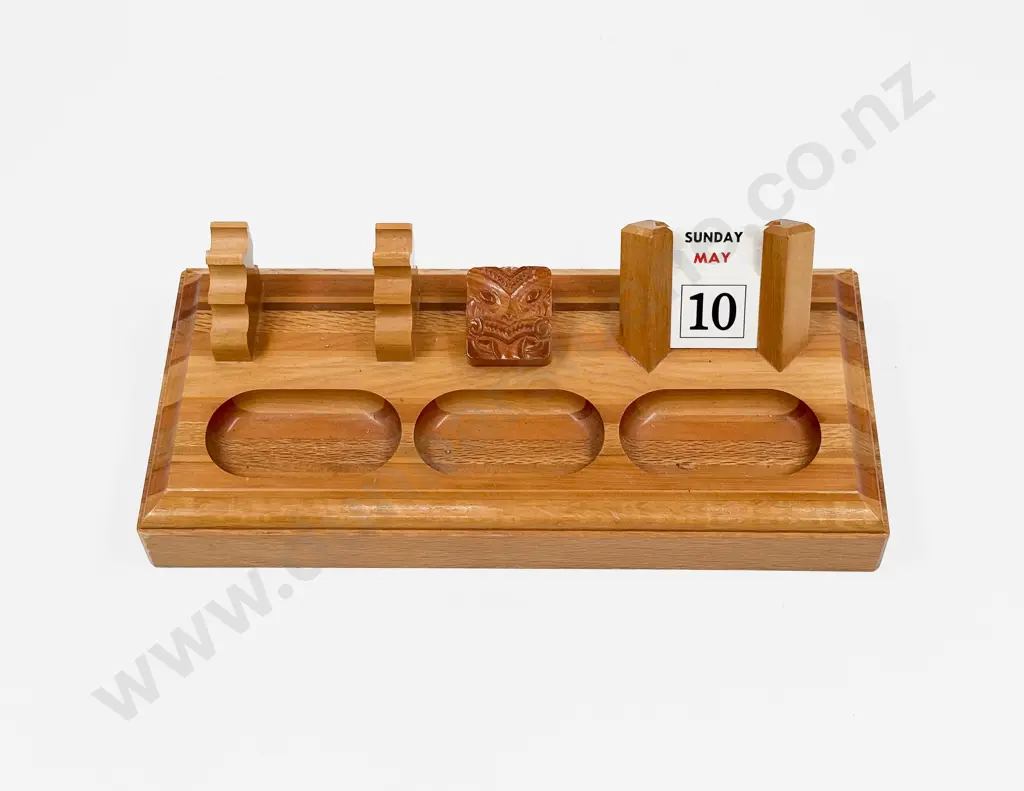 Sovereign Ware Calendar Desk Stand Image 1++