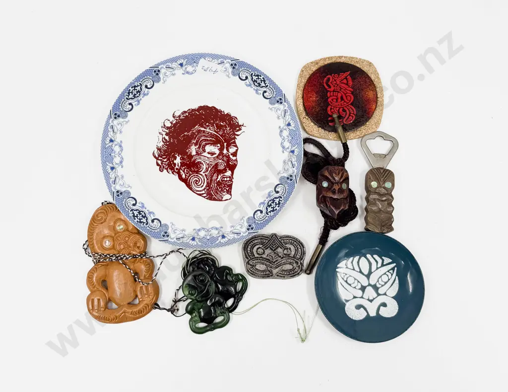 Qty of Assorted NZ Tourist Ware Image 1++