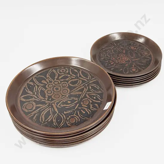 Seven Crown Lynn Forma Pattern Dinner Plates and Six Side Plates