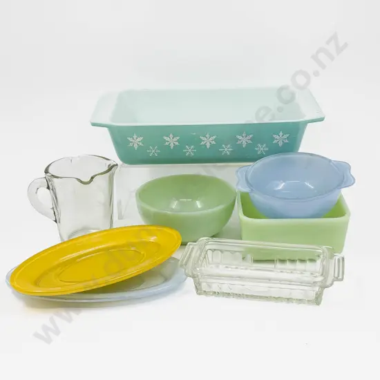 Pyrex Glass Oven Dish and Assorted Glass Kitchenalia