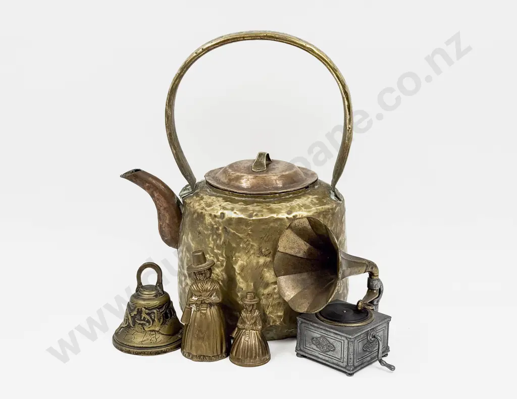 Large Brass Kettle and Assorted Metalware Image 1++