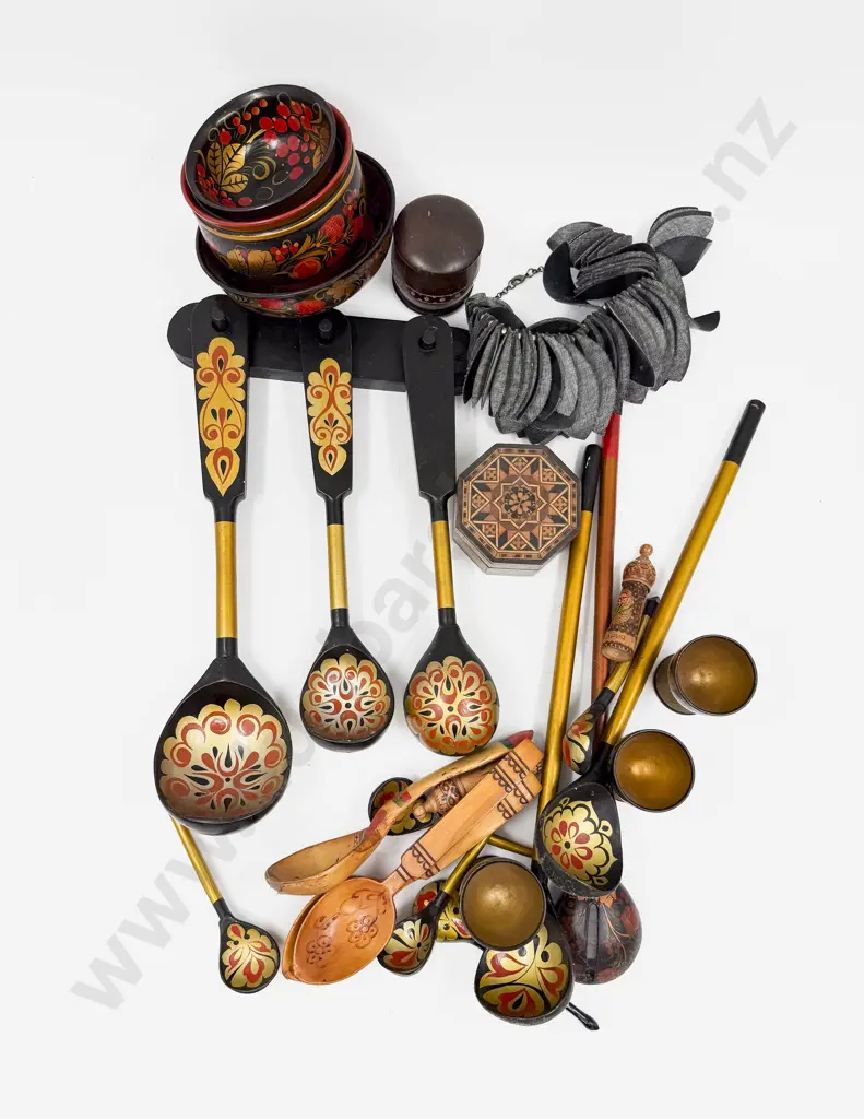 Qty of Assorted Lacquer Ware etc Image 1++