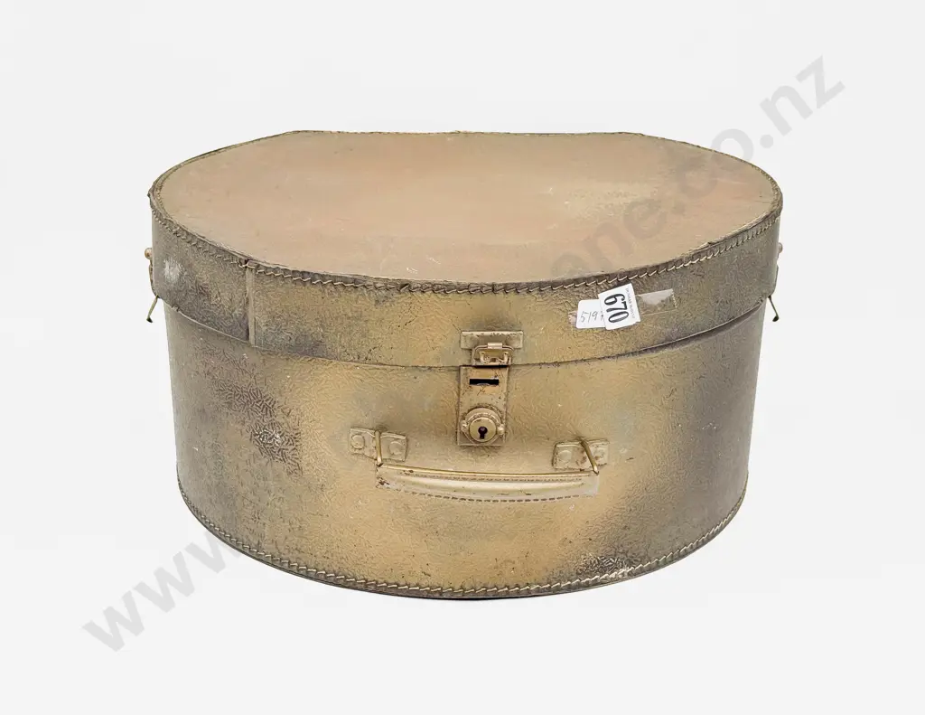 Vintage Hat Box Image 1++