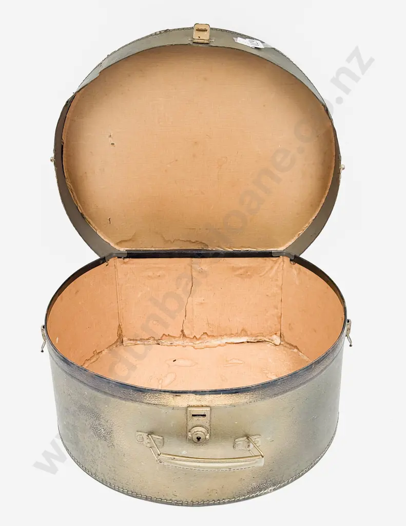 Vintage Hat Box Image 1++