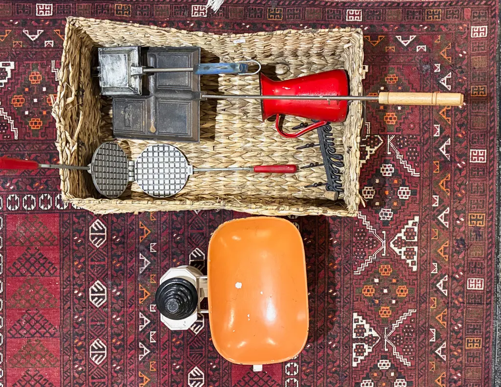 Qty of Assorted Vintage Including Toastie Pie Grills and Kitchen Scales Image 1++