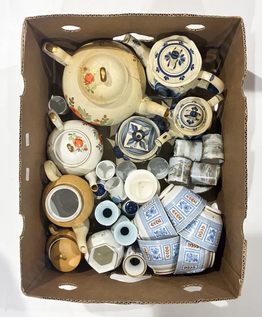 Box of Assorted China Image 1++
